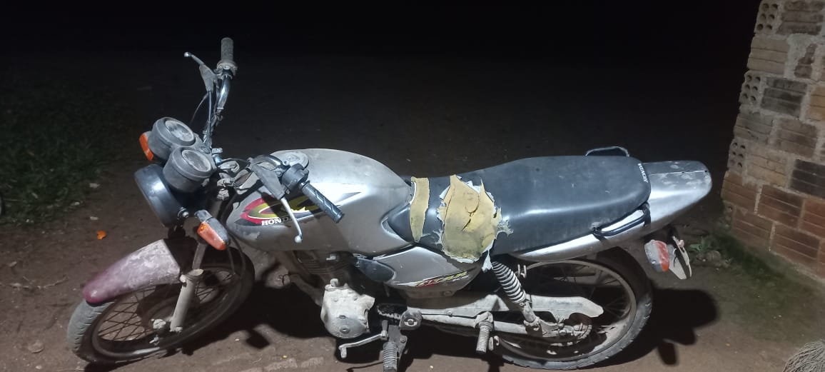 Motocicleta HONDA/CG 125 TITAN KS, Ano/Modelo 2001, cor Prata.