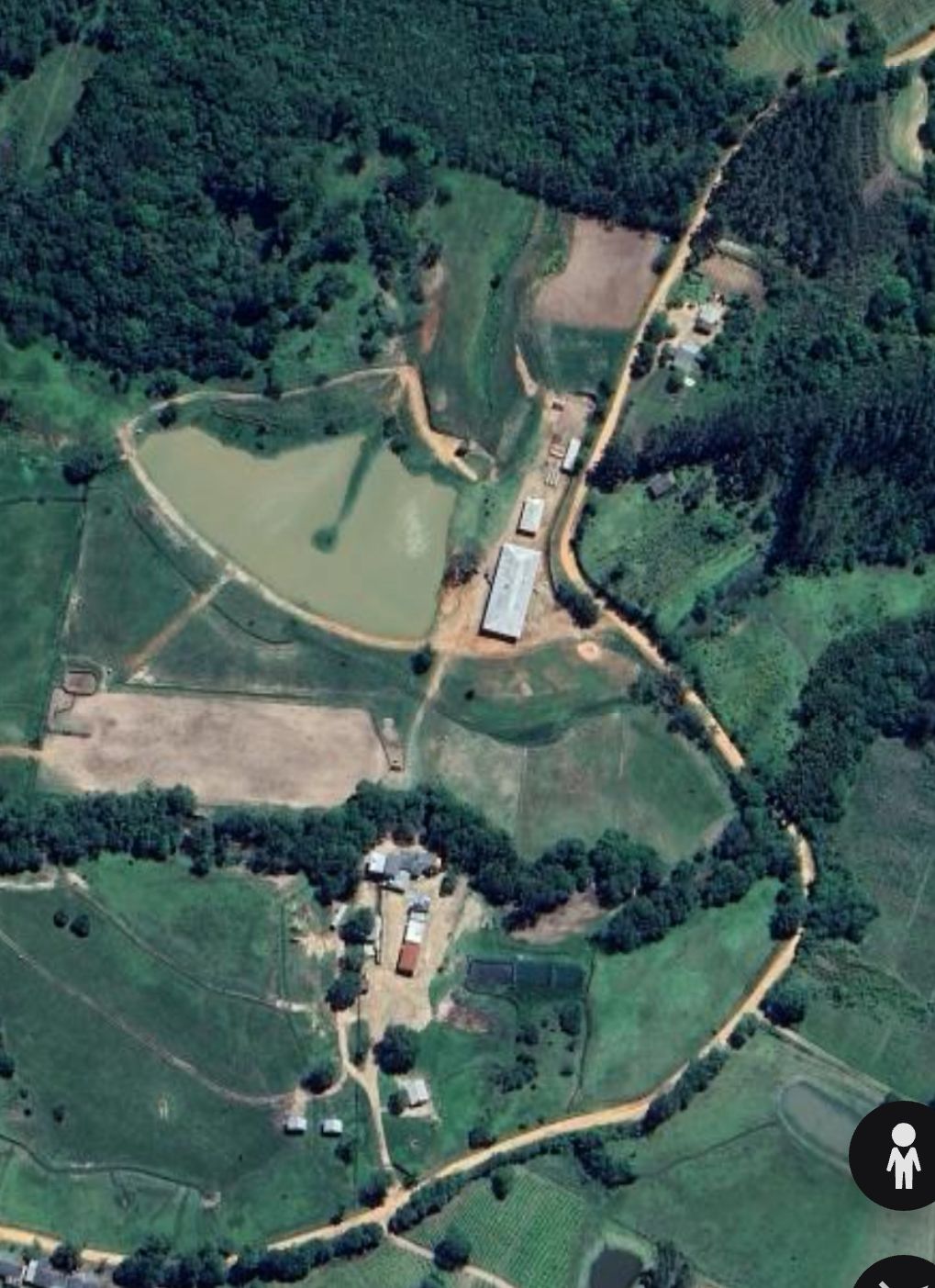 IMÓVEIS: Frações de terras situada no Bonito, 4  Distrito do município de Camaquã-RS, com diversas benfeitorias.