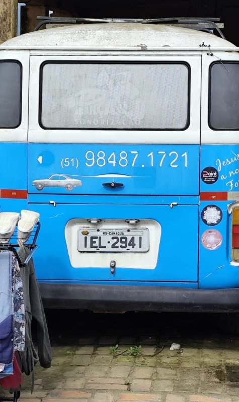 Foto de VEÍCULO VW/KOMBI DE PLACA IEL2941, ANO /MODELO 1993, COR BRANCA.