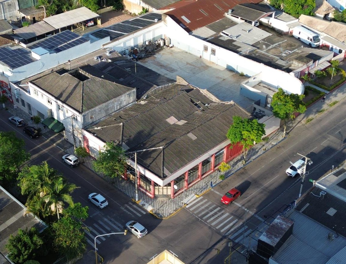 Excelente Imóvel localizado na esquina da Rua Manoel da Silva Pacheco e Av. Olavo Moraes, com área de 4.194,40m2, no Centro da cidade de Camaquã/RS